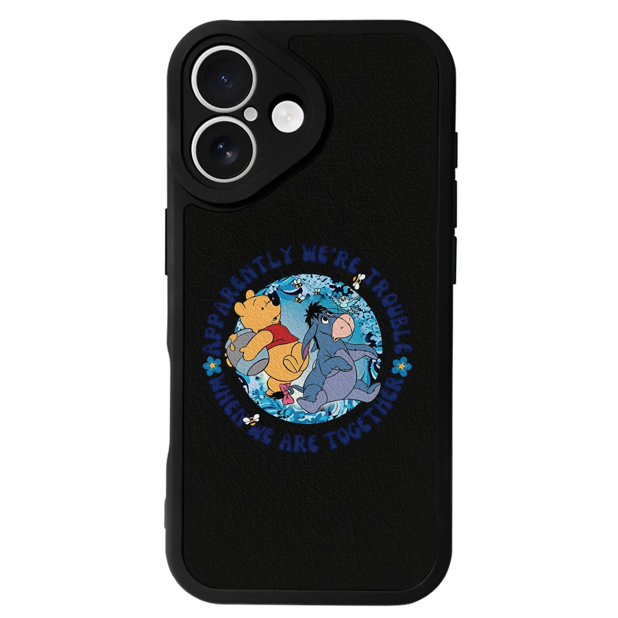 プーさん グッズ イーヨー - IPhone 16シリーズ対応 ・ シリコンスマホケース ・ レザー調 ・ 高精度フィット ・ 耐衝撃 ・ ワイヤレス充電対応 ・ 精密カット